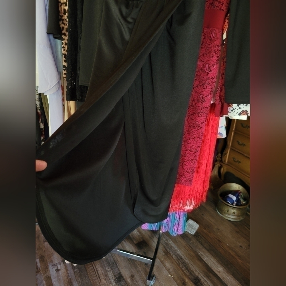 Nwt- CLUB LONDON, Silk Collar Ruched Split Dress. - Picture 5 of 13